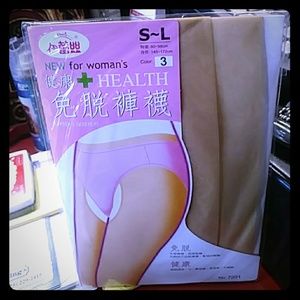 NWOT NYLONS VERY NICE